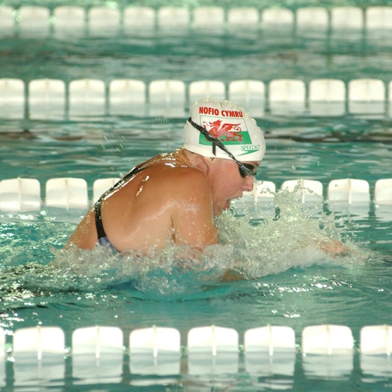 lesley fins swim school founder